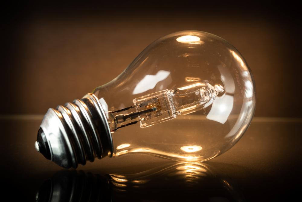 Verde en un día festivo Planeta The European Ban on Halogen Light Bulbs | C&W Energy Solutions